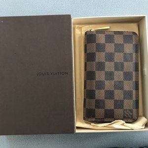 AUTHENTIC LOUIS VUITTON ZIPPY COMPACT
